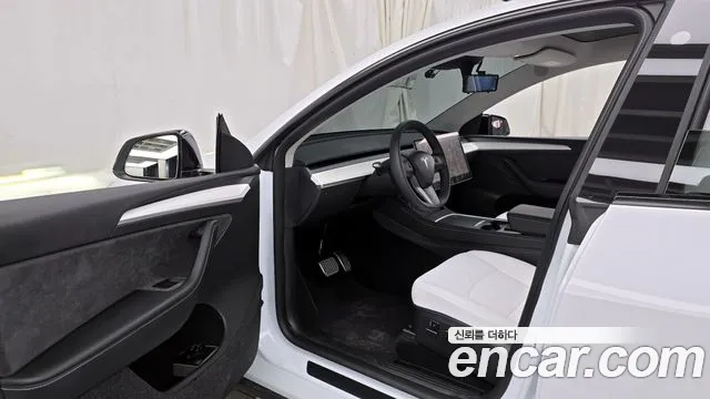 Tesla Model Y 2024