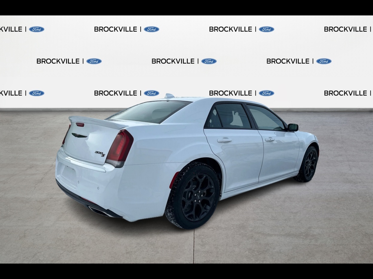 Chrysler 300 2023