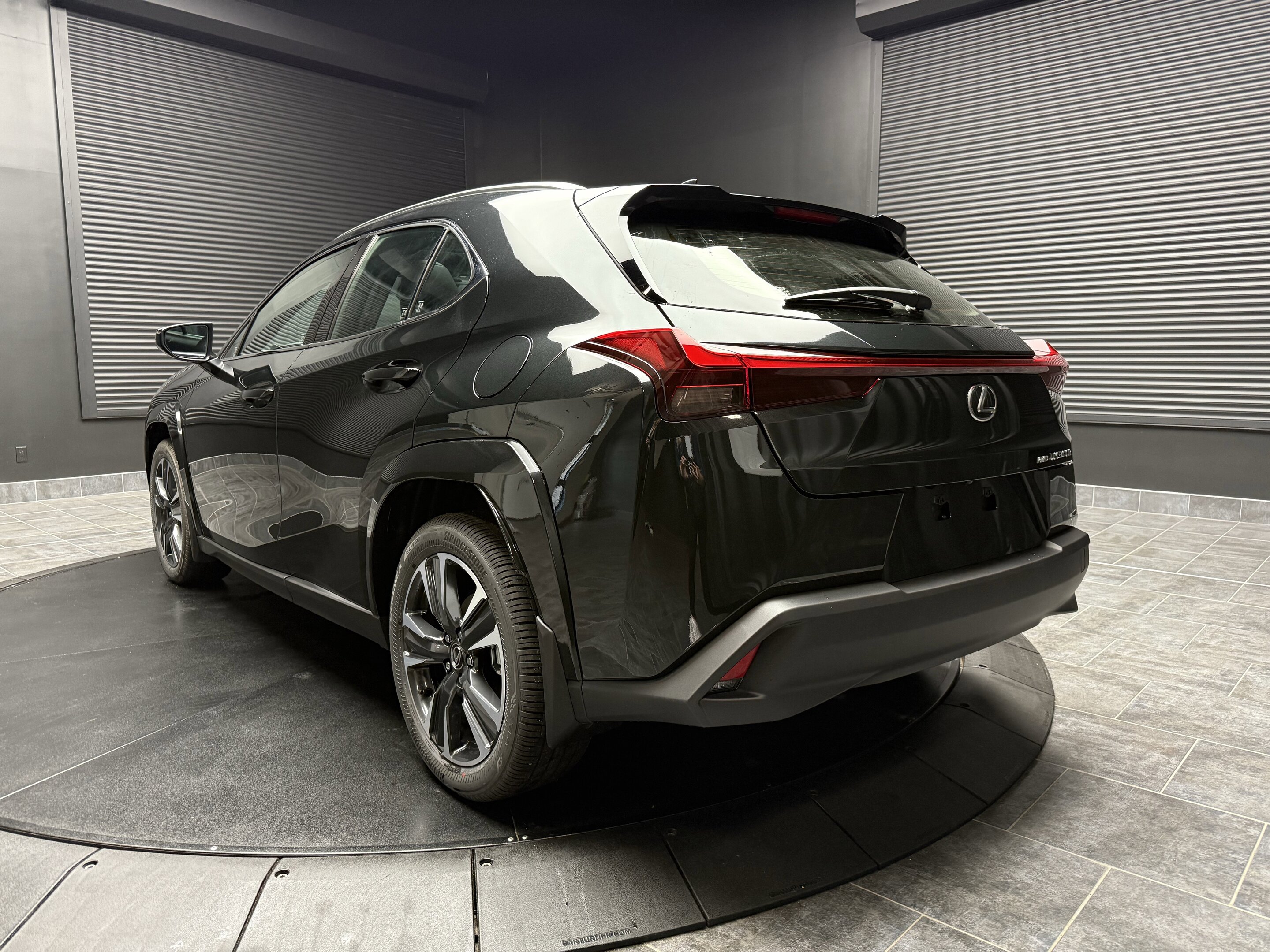 Lexus UX 2025