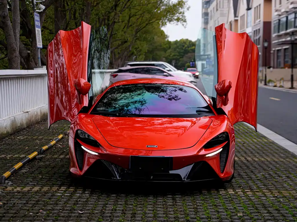 McLaren Artura 2024