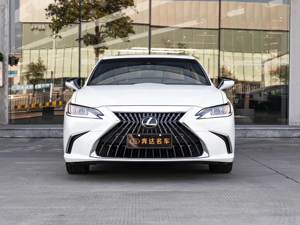 Lexus ES 2024