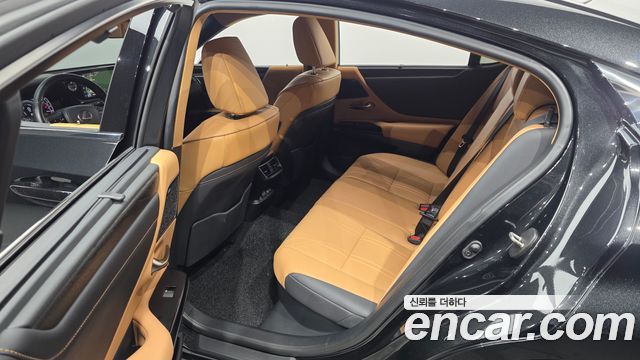 Lexus ES 2023