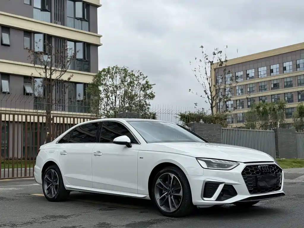 Audi A4 2023