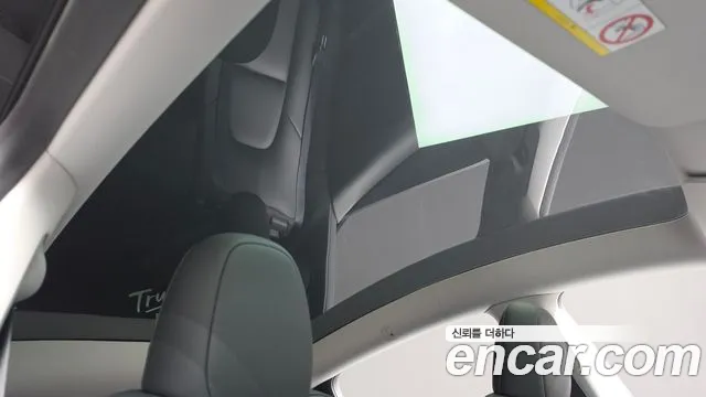 Tesla Model Y 2025