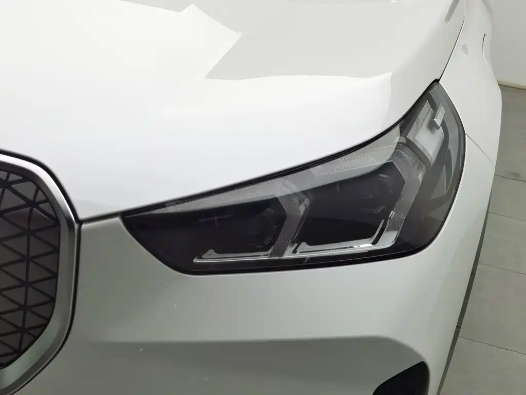 BMW iX1 2025