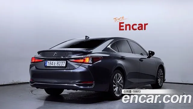 Lexus ES 2024