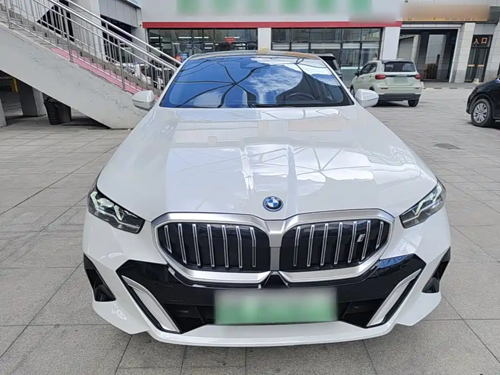 BMW i5 2024