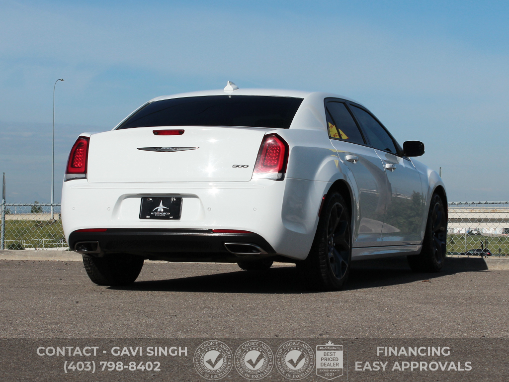 Chrysler 300 2023