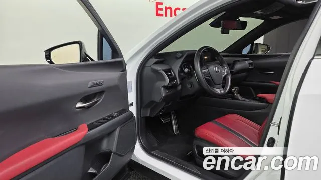 Lexus UX 2021