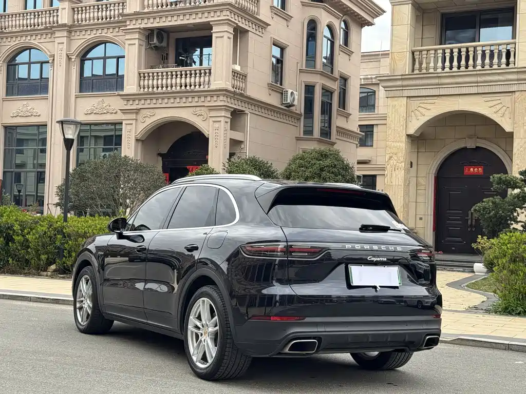 Porsche Cayenne 2021