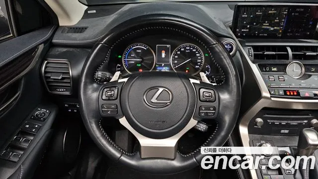 Lexus NX 2020