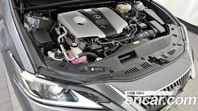 Lexus ES 2020