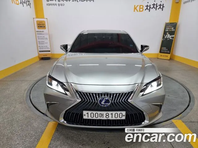 Lexus ES 2021