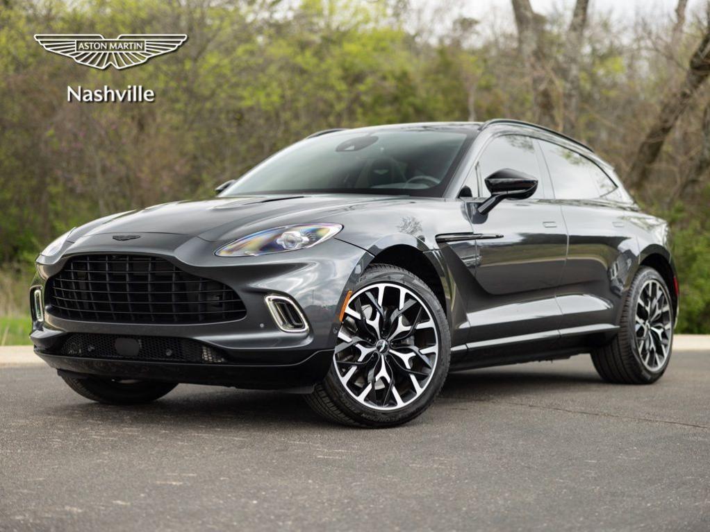 Aston Martin DBX 2021