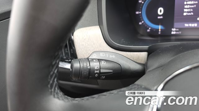 Volvo V90 2025