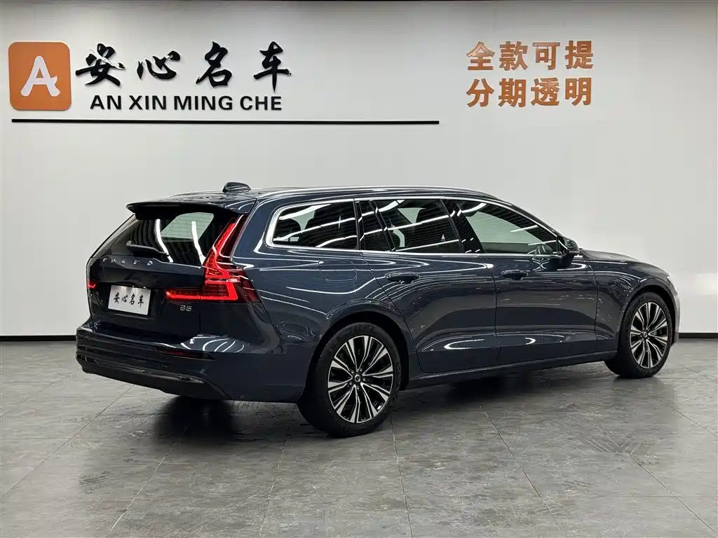 Volvo V60 2024