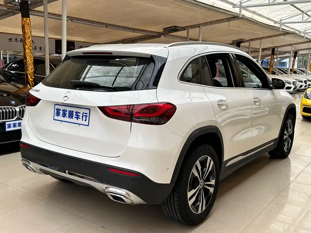 Mercedes-Benz GLA 2023