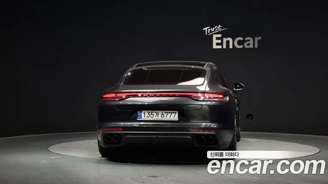 Porsche Panamera 2023