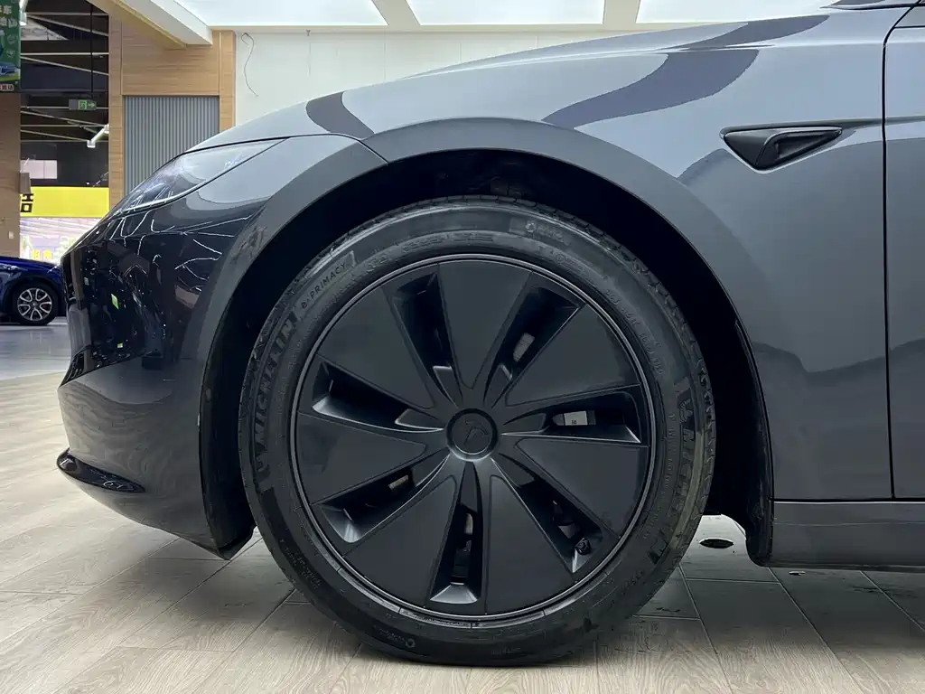 Tesla Model 3 2024