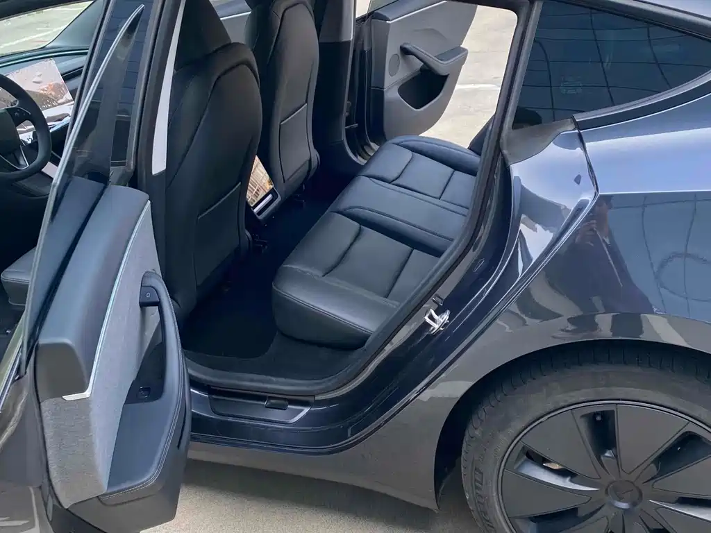Tesla Model 3 2024