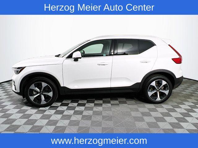 Volvo XC40 2025