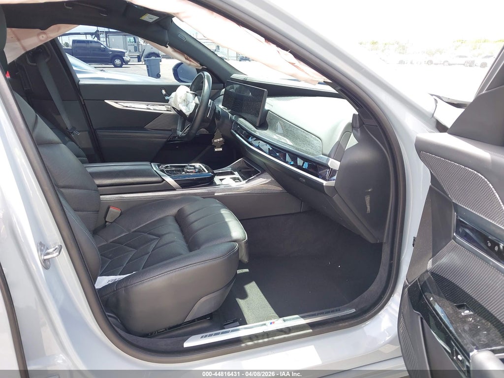 BMW 740 2024