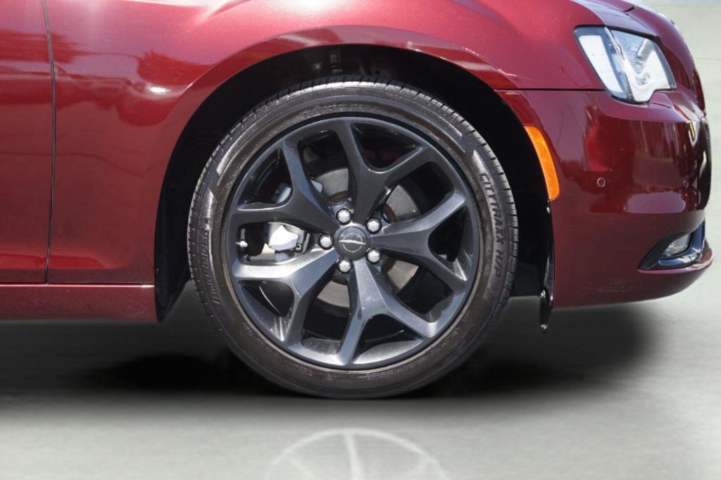 Chrysler 300 2023