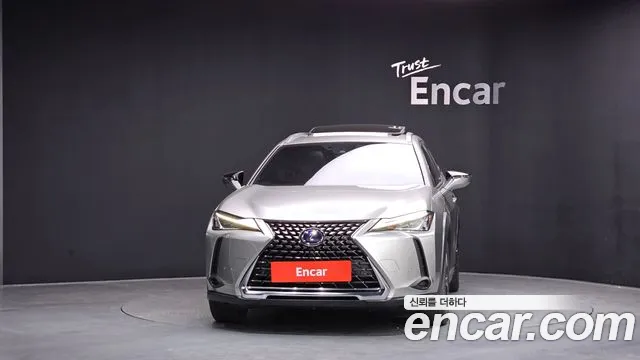 Lexus UX 2021