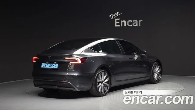 Tesla Model 3 2024