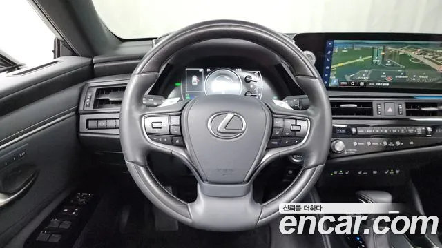 Lexus ES 2022