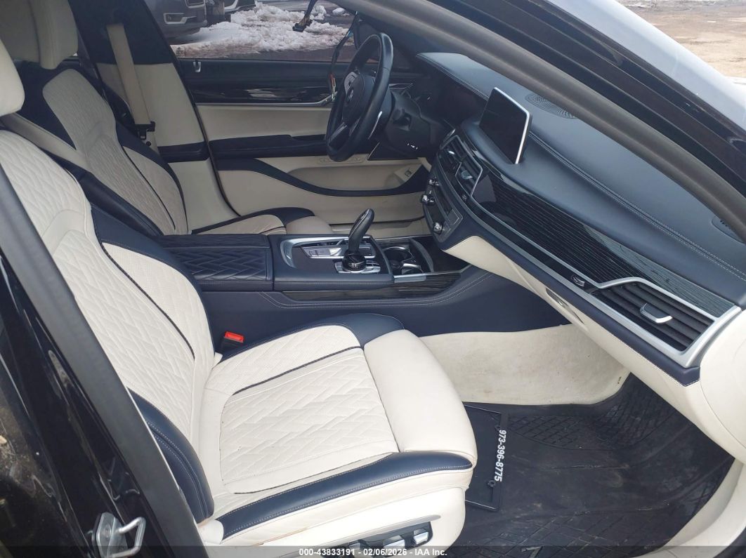 BMW 750 2022