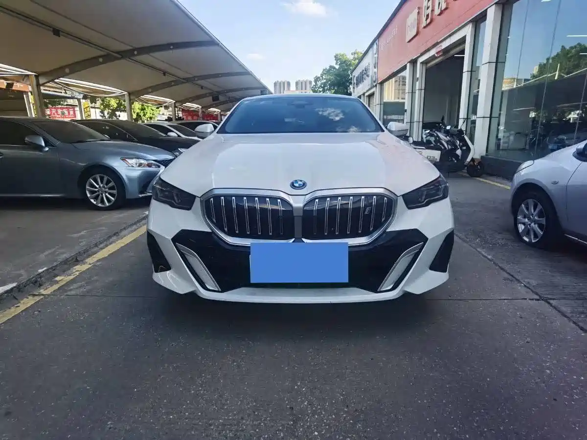 BMW i5 2025