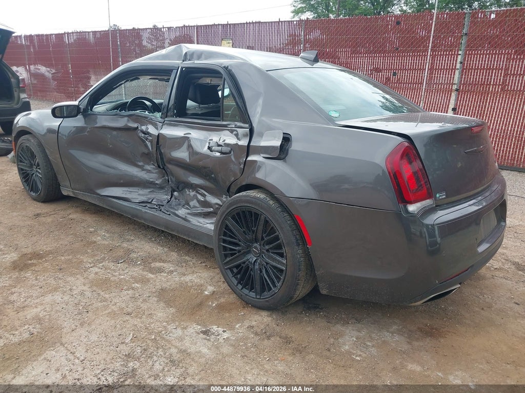 Chrysler 300 2021