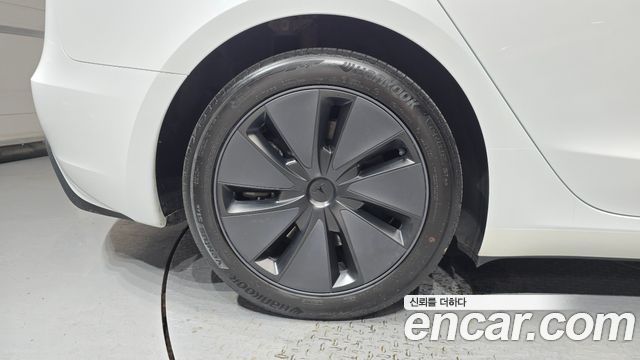 Tesla Model 3 2024