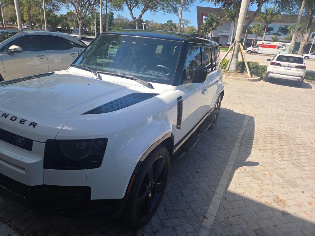Land Rover Defender 2024