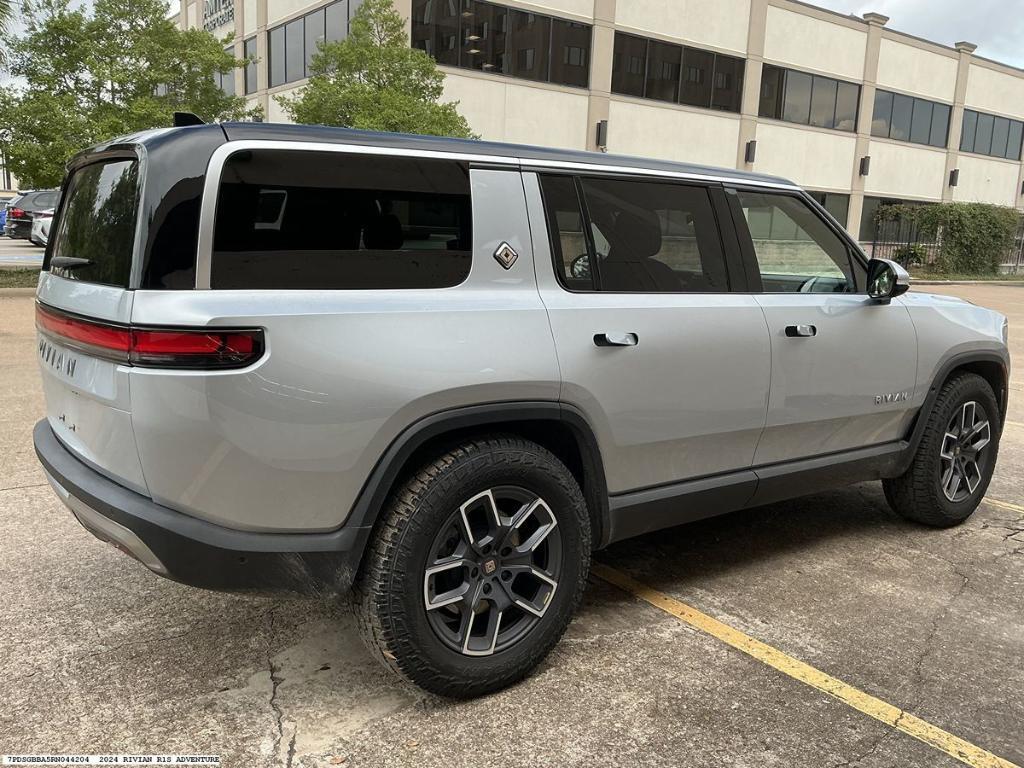 Rivian R1S 2024