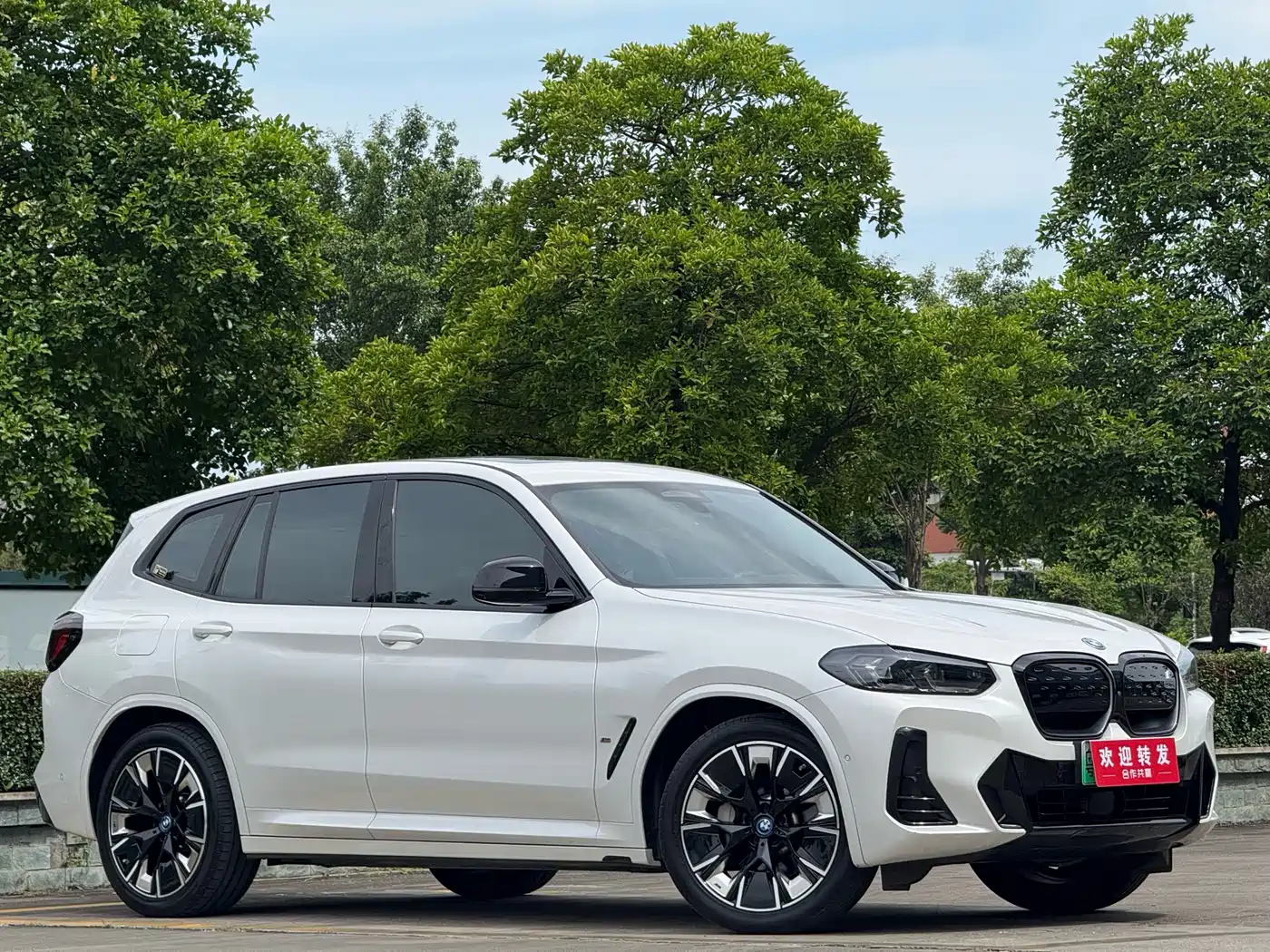 BMW iX3 2025