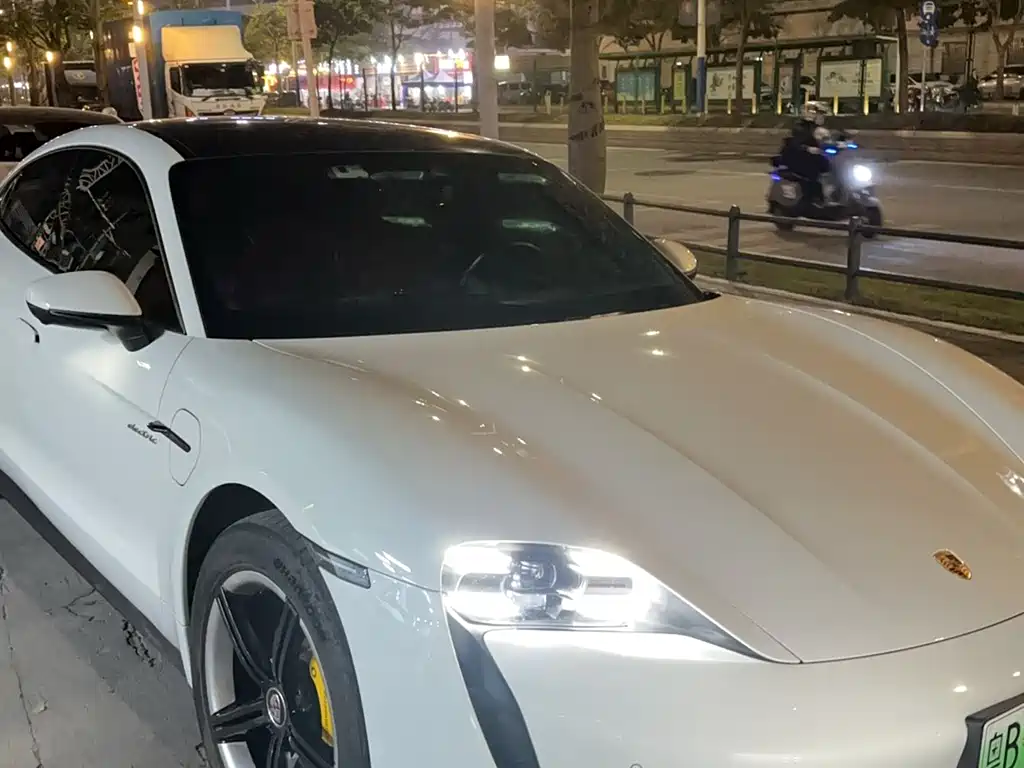 Porsche Taycan 2021