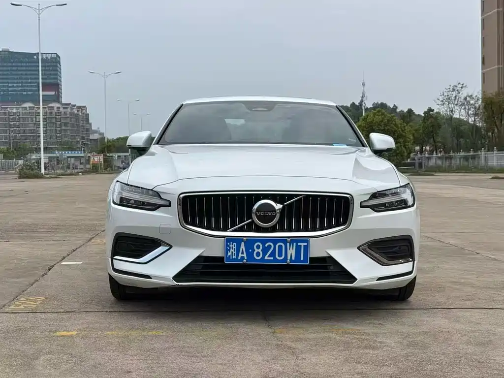 Volvo S60 2023