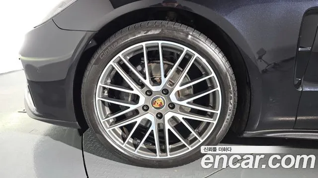 Porsche Panamera 2021