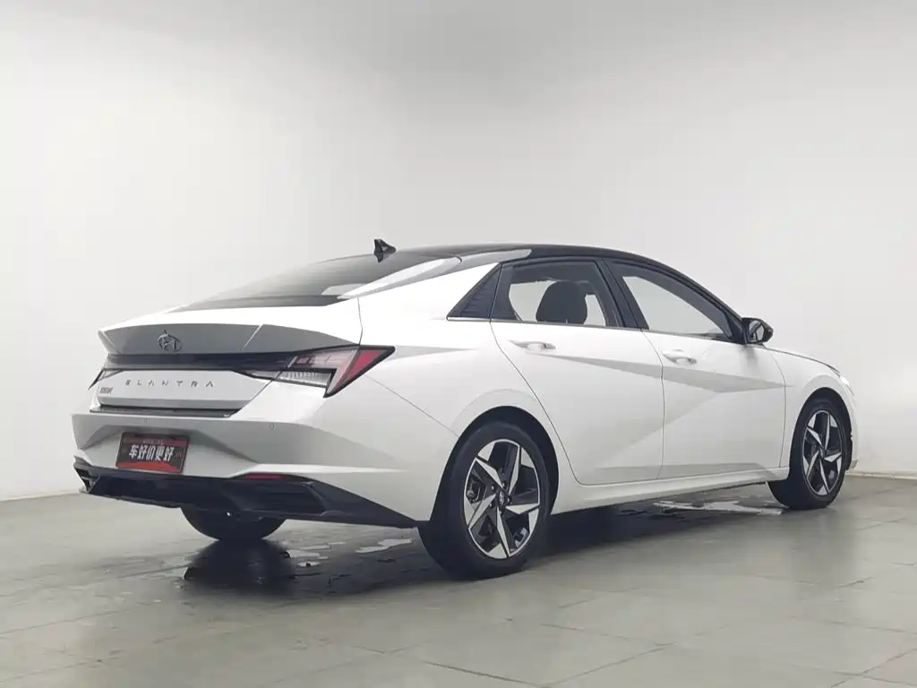 Hyundai Elantra 2022