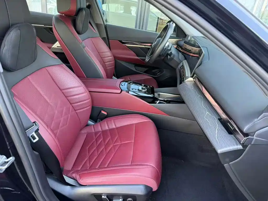 BMW 5 серии 2025