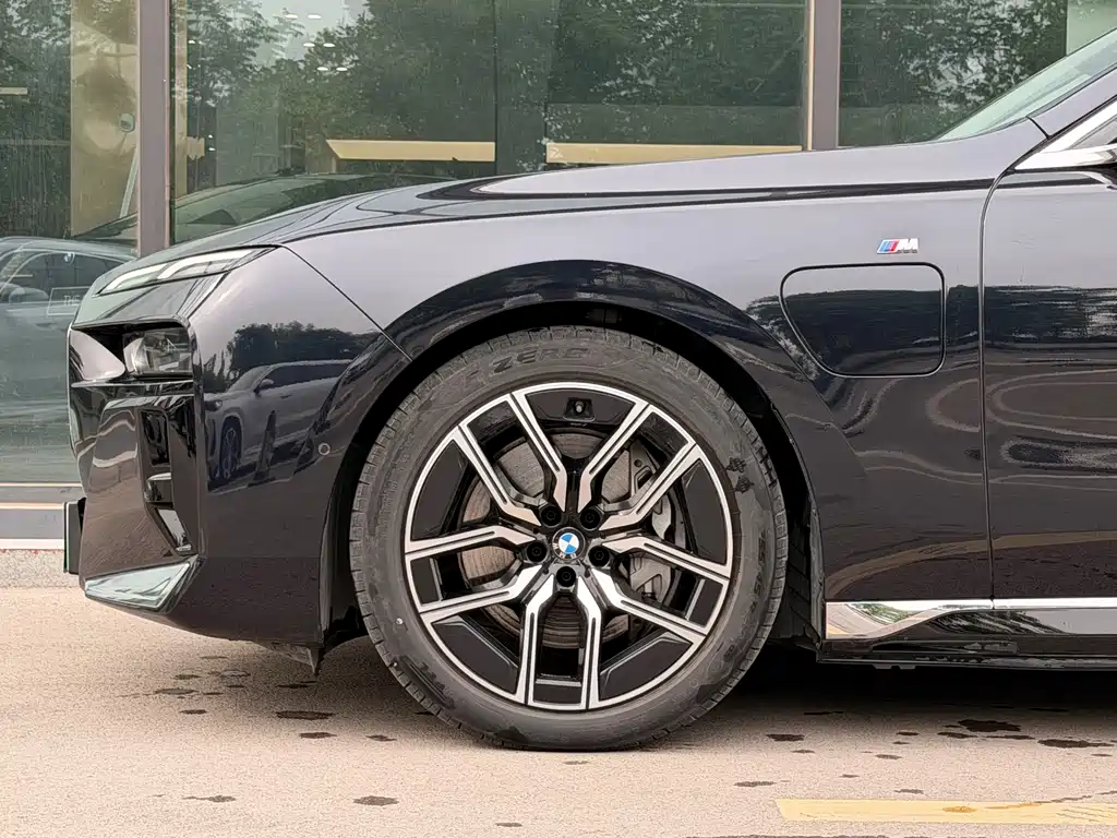 BMW i7 2024