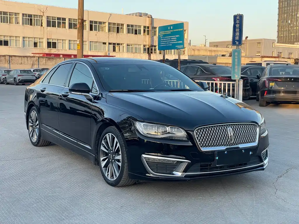 Lincoln MKZ 2023