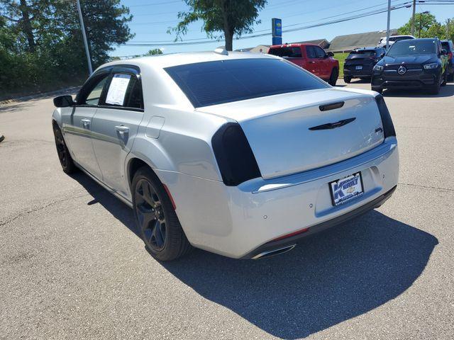 Chrysler 300 2022