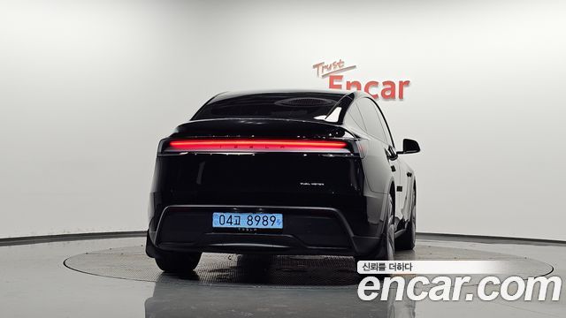 Tesla Model Y 2025