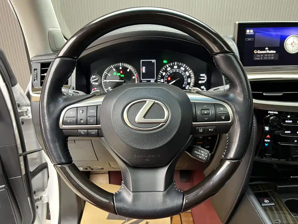 Lexus LX 2022
