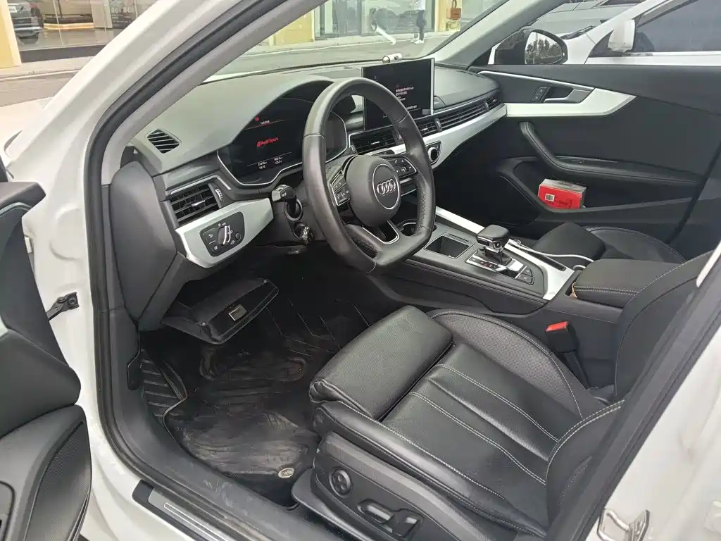 Audi A4 2023