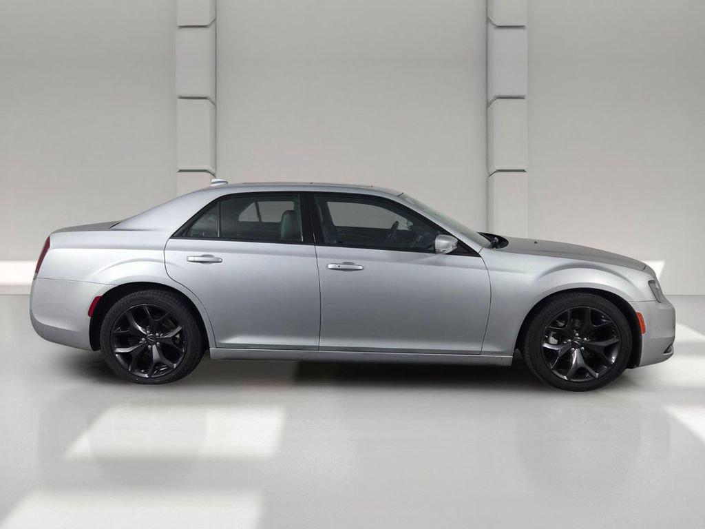 Chrysler 300 2023