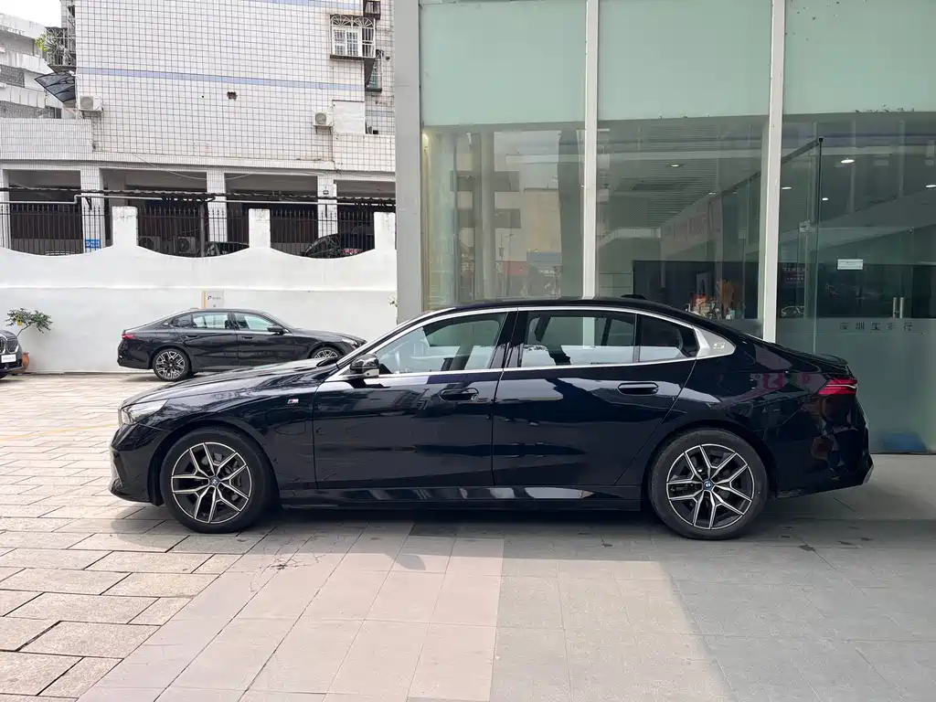 BMW i5 2025